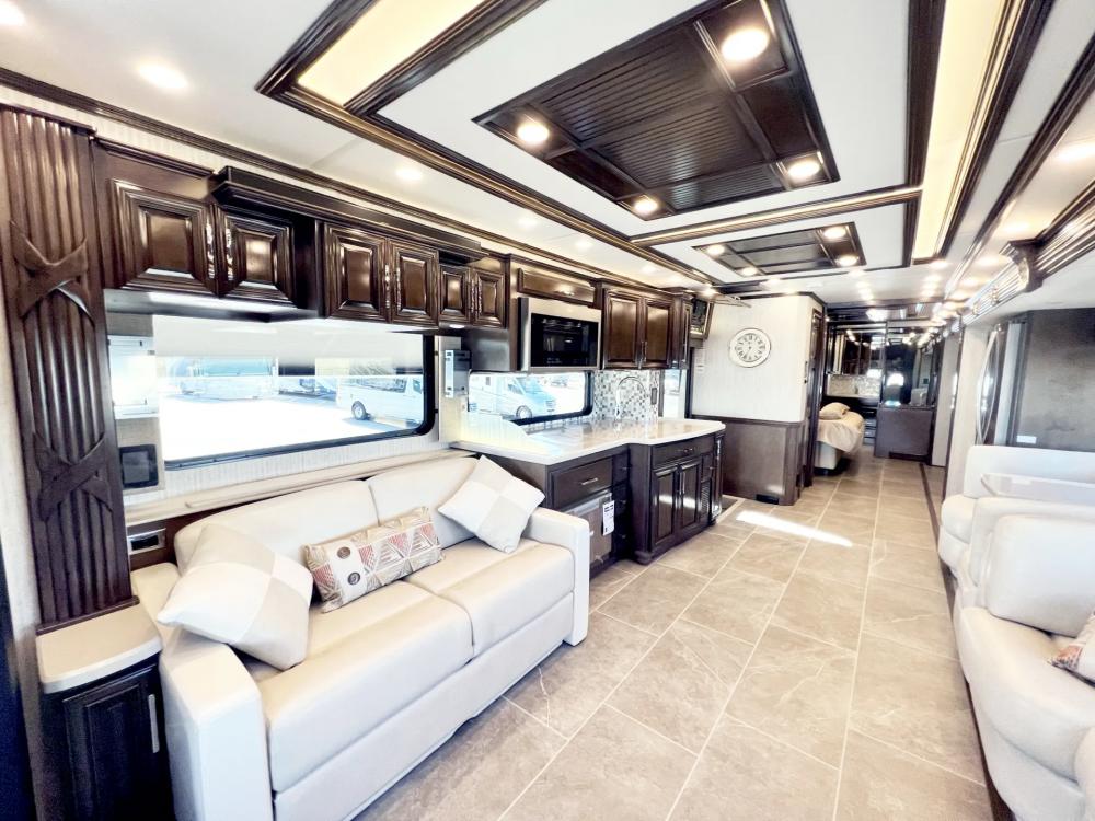 2023 Newmar Supreme Aire 4530 | Photo 4 of 36