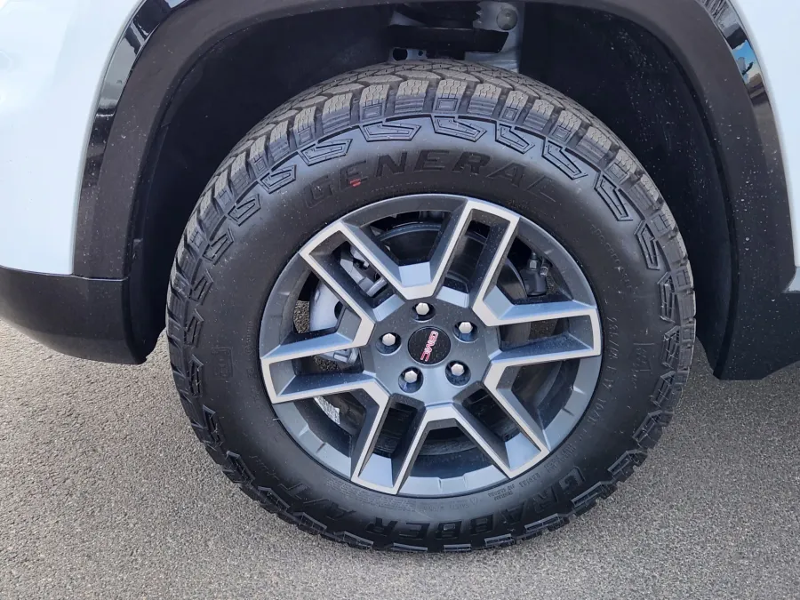 2026 GMC Terrain AT4 | Photo 6 of 23