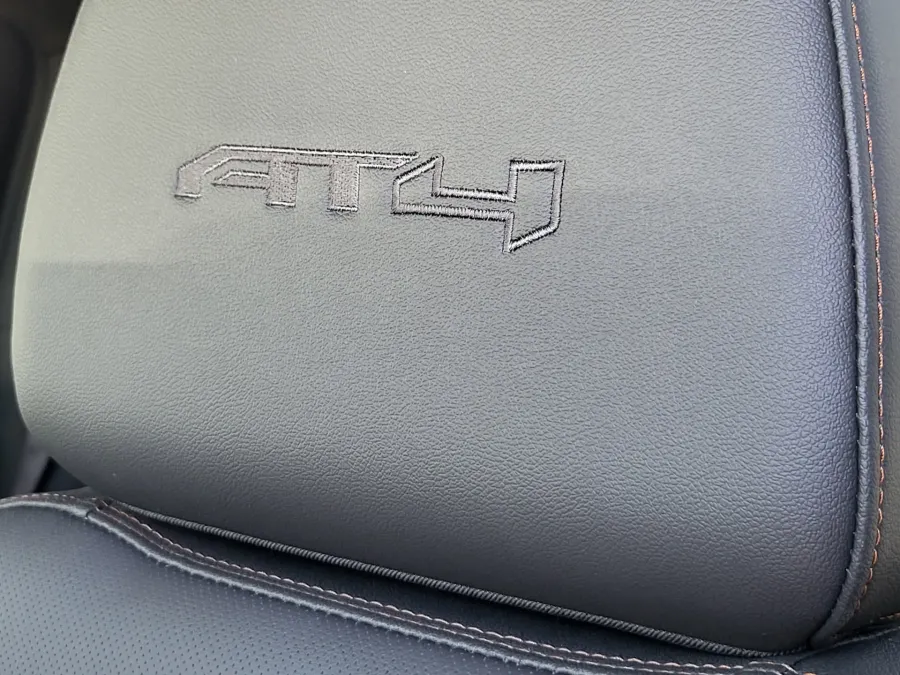 2026 GMC Sierra 2500HD AT4 | Photo 13 of 32