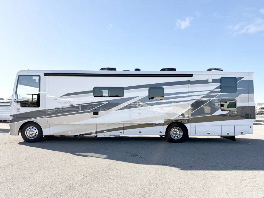 2026 Newmar Canyon Star 3947 | Photo 24 of 33