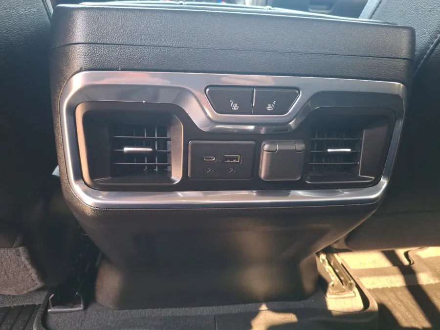 2020 Chevrolet Silverado 1500 LTZ | Photo 10 of 23