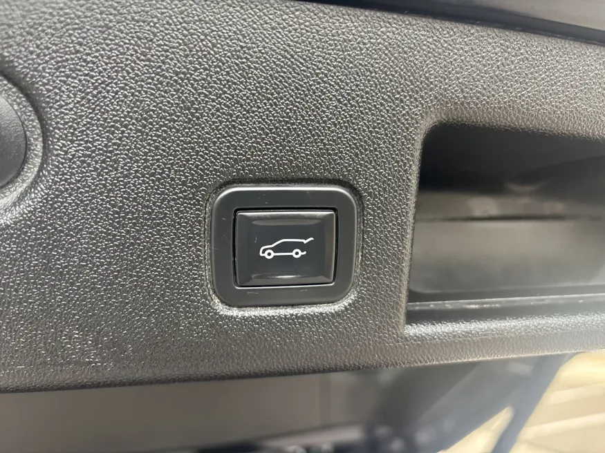 2020 Chevrolet Equinox LT | Photo 9 of 22