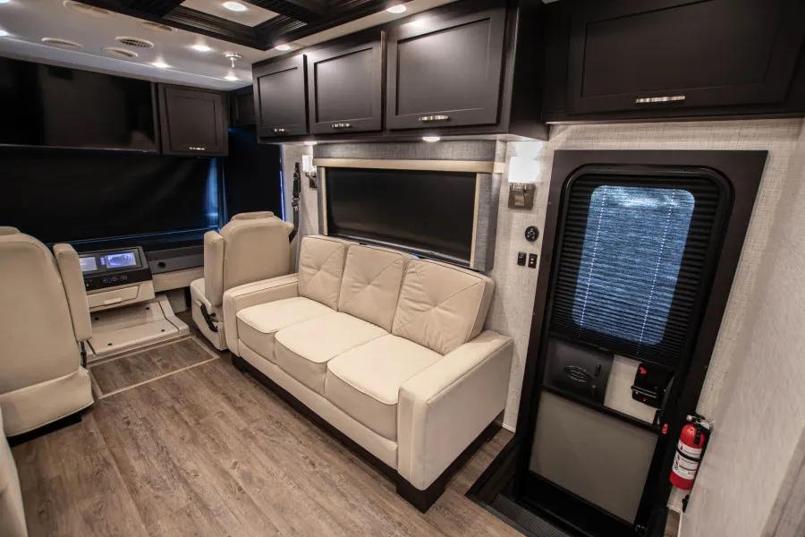 2026 Newmar Canyon Star 3947 | Photo 17 of 27