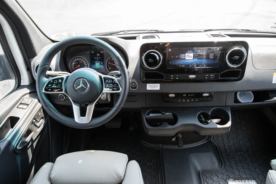 2026 Tiffin Wayfarer 25XRW | Photo 9 of 24