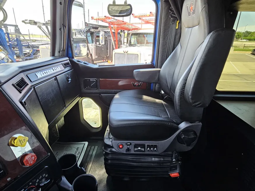 2019 Western Star 4900FA | Photo 10 of 34