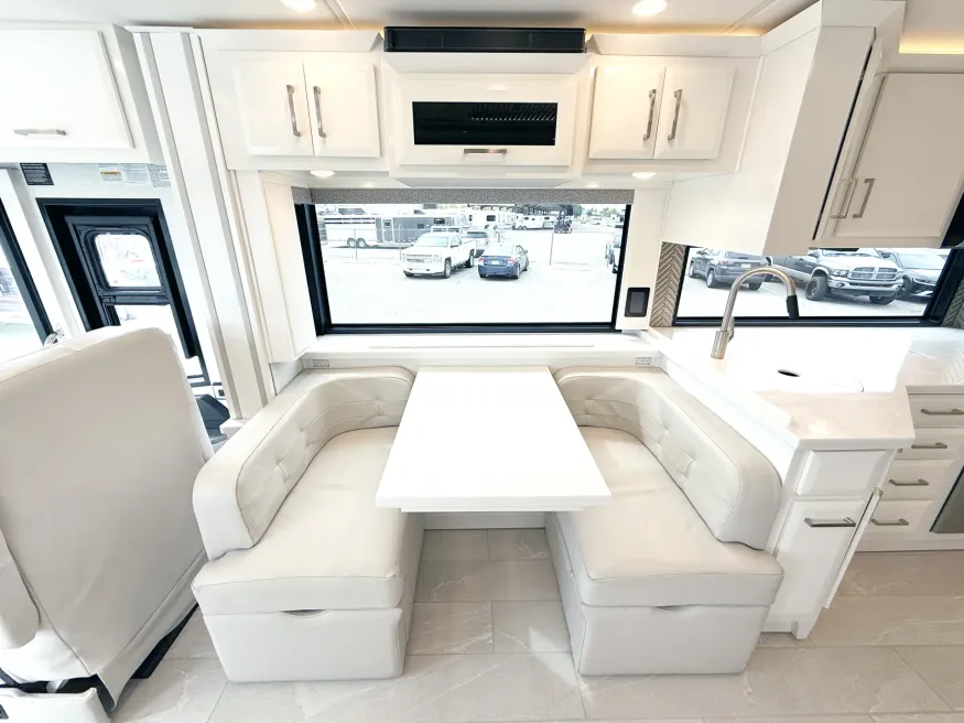 2026 Newmar New Aire 3547 | Photo 8 of 31