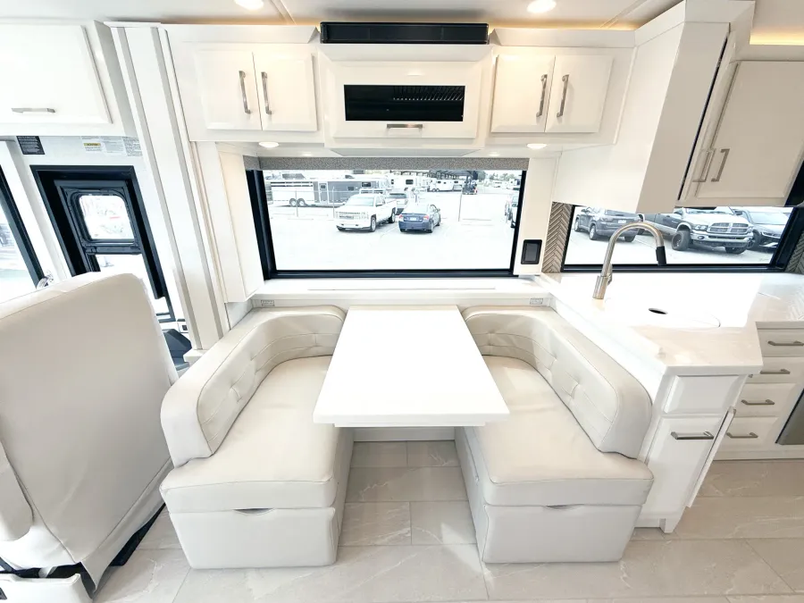 2026 Newmar New Aire 3547 | Photo 8 of 31