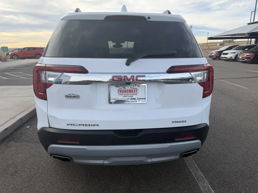 2023 GMC Acadia SLT | Photo 6 of 22