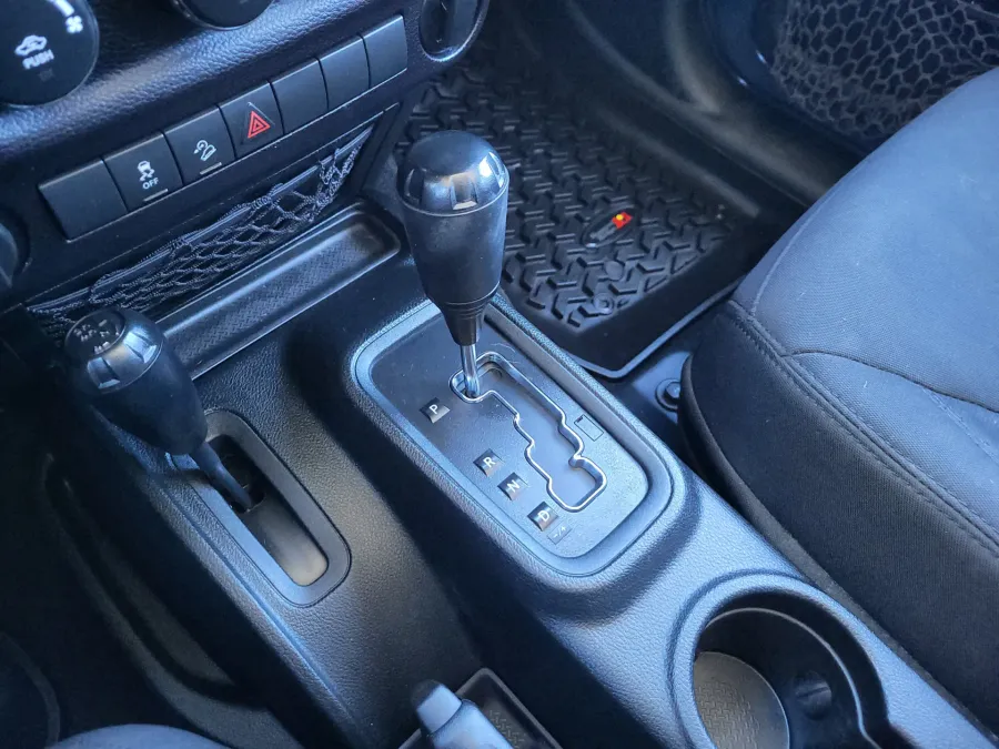 2016 Jeep Wrangler Unlimited | Photo 16 of 23