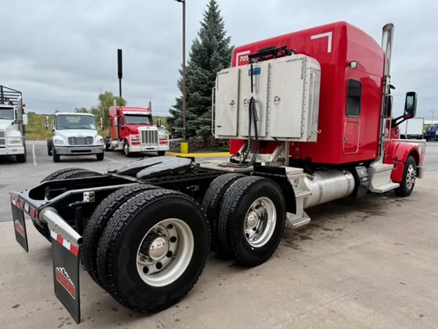 2022 Peterbilt 567 | Photo 8 of 18