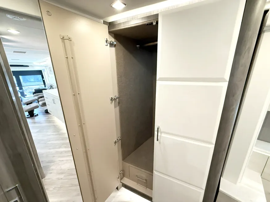 2023 Emerald Prevost H3-45 Triple Slide | Photo 15 of 35