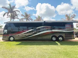 2023 Emerald Luxury Coaches Prevost H3-45 Triple Slide | Thumbnail Photo 35 of 41