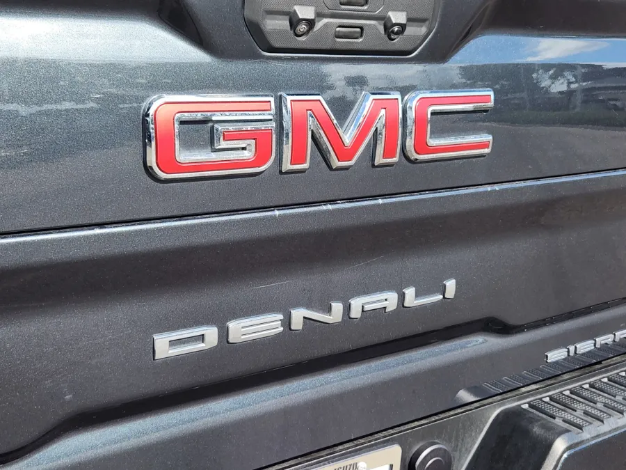 2023 GMC Sierra 2500HD Denali | Photo 13 of 30