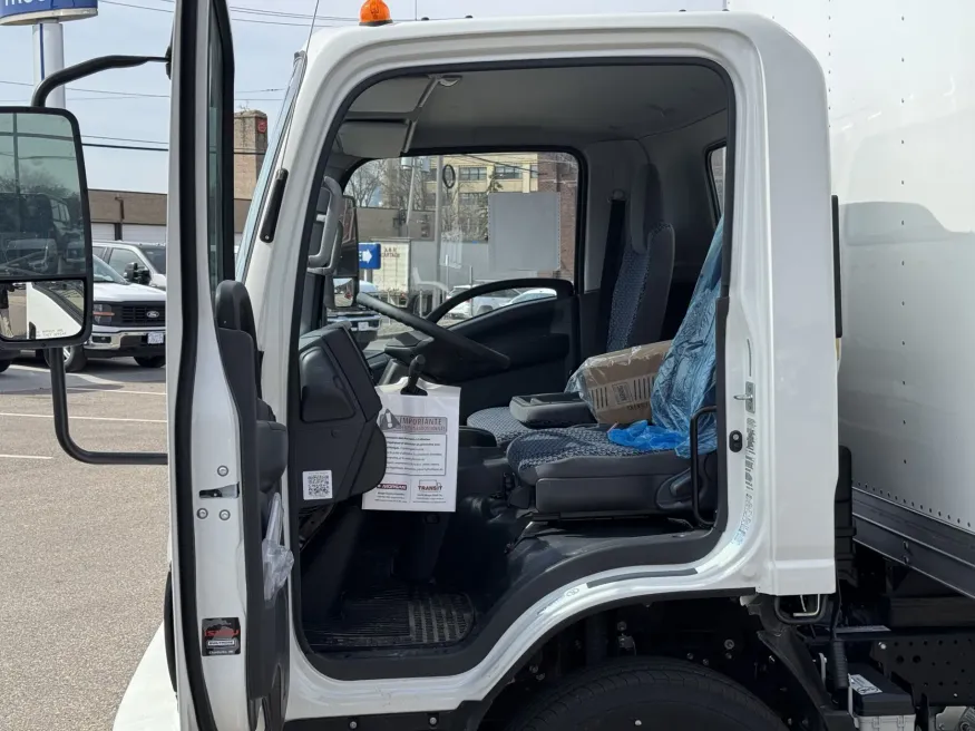2025 Isuzu NRR GAS | Photo 15 of 21