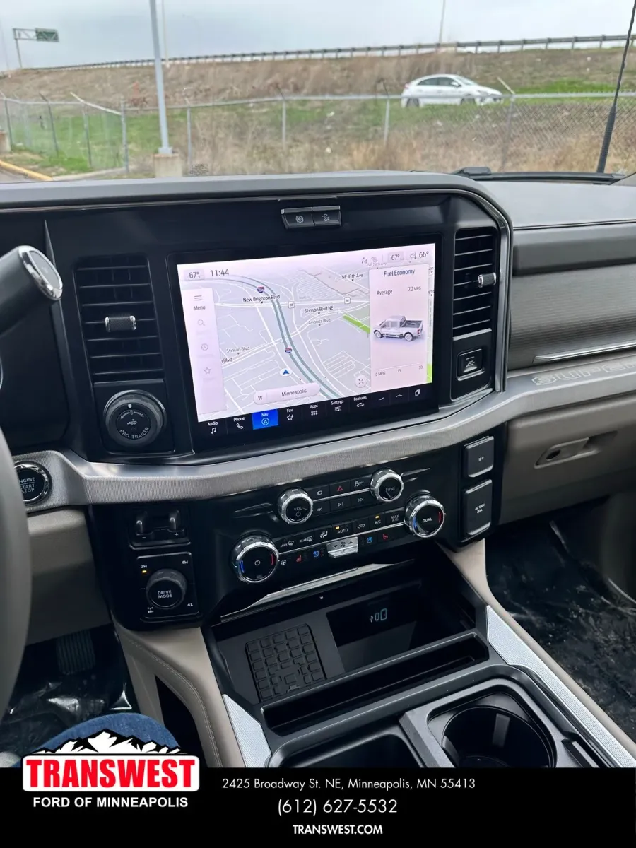 2026 Ford Super Duty F-350 Platinum | Photo 14 of 19