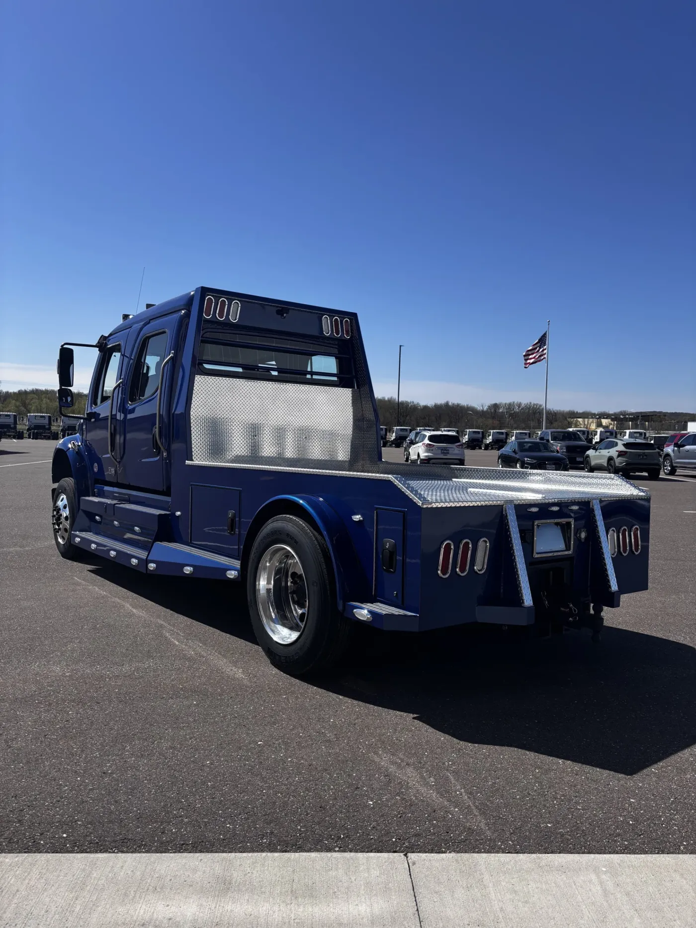 2025 Freightliner M2 106 Summit Hauler | Photo 4 of 27