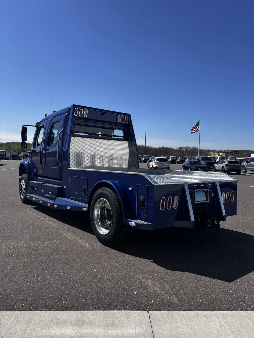 2025 Freightliner M2 106 Summit Hauler | Photo 4 of 27