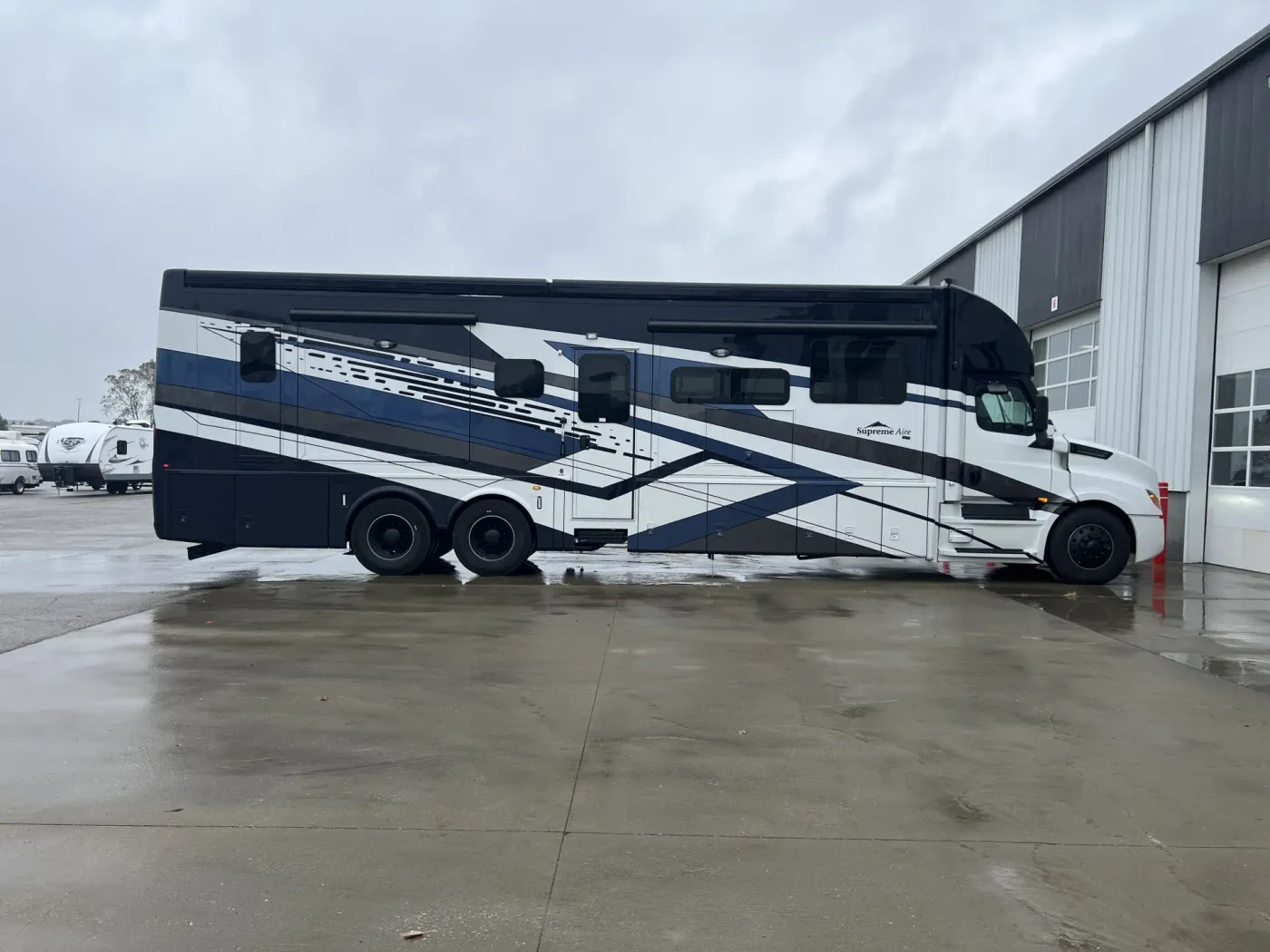 2026 Newmar Supreme Aire 4505 | Photo 2 of 27