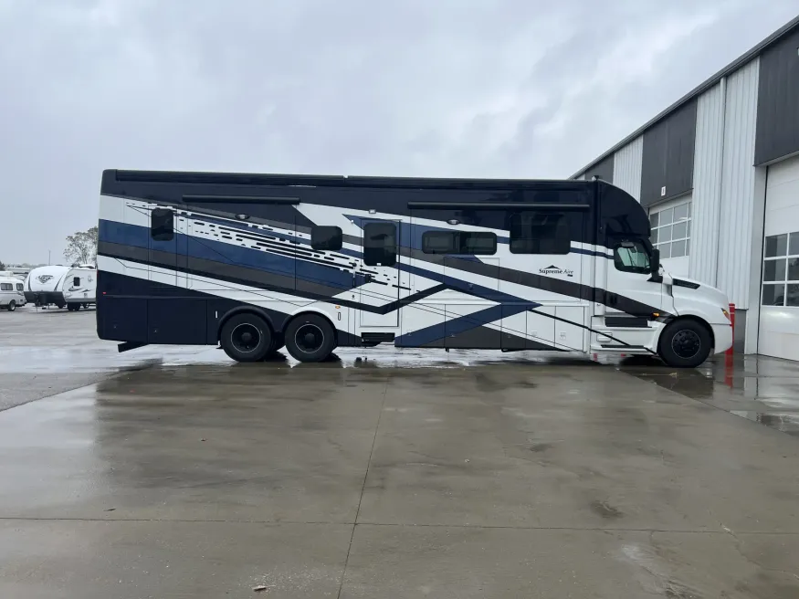 2026 Newmar Supreme Aire 4505 | Photo 2 of 27