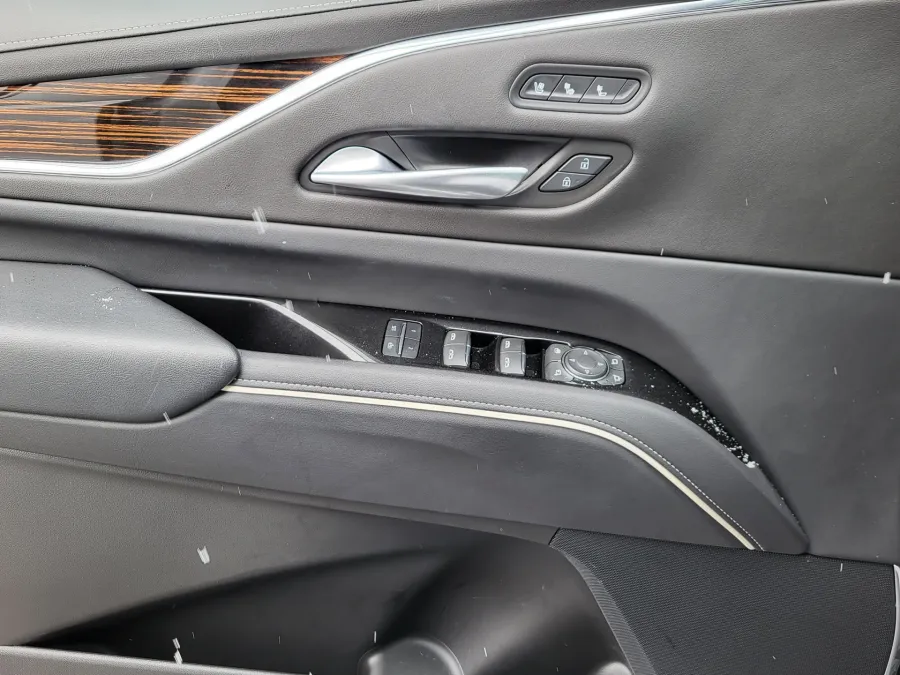 2024 Cadillac Escalade 4WD Premium Luxury | Photo 20 of 33