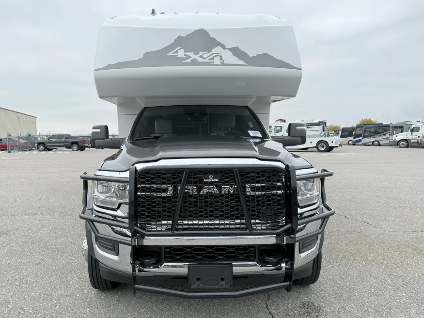 2024 Dynamax Isata 28SS | Photo 19 of 24