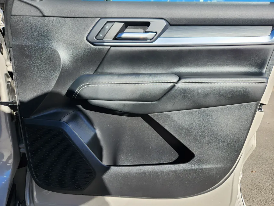 2025 GMC Terrain AWD Elevation | Photo 17 of 28