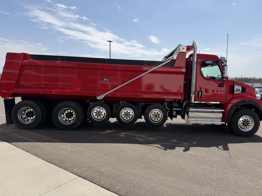 2027 Western Star 47X | Photo 4 of 8