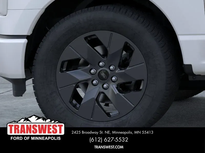2025 Ford F-150 Lightning Lariat | Photo 18 of 22
