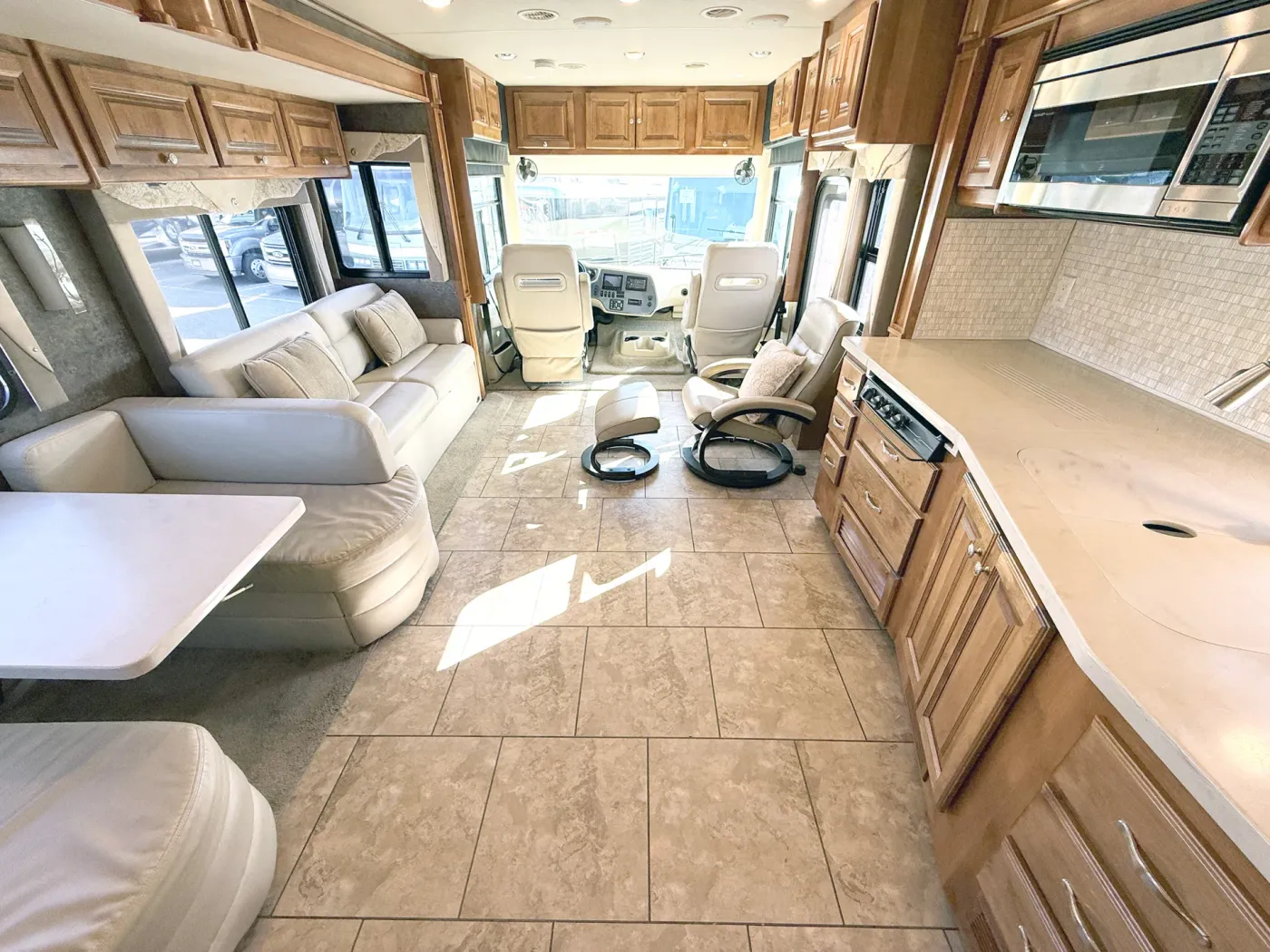 2015 Tiffin Allegro Open Road 34TGA | Photo 4 of 31