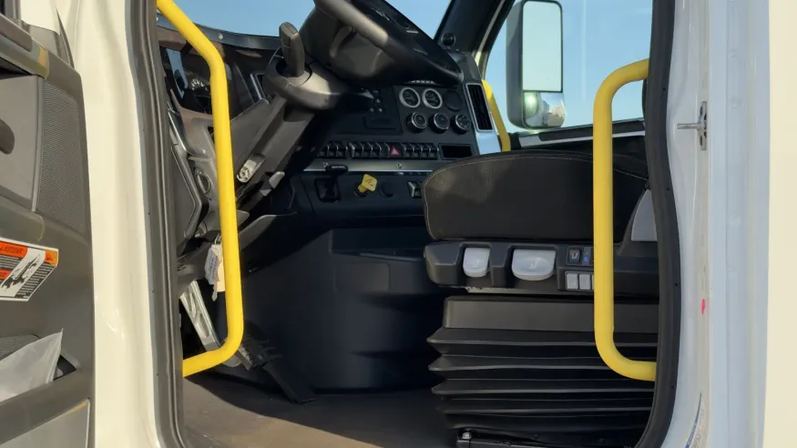 2025 Western Star 47X | Photo 11 of 15