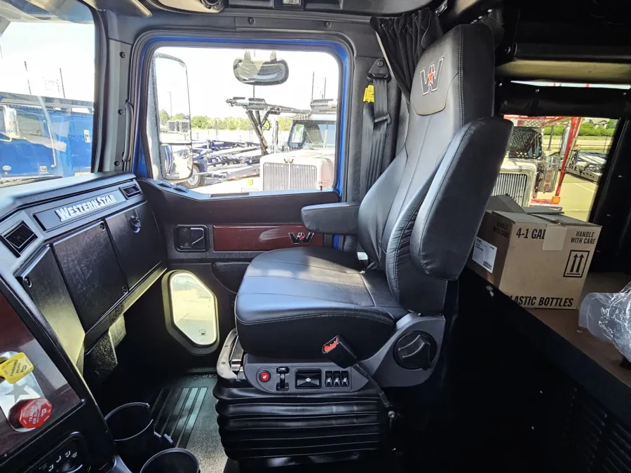 2019 Western Star 4900FA | Photo 7 of 19