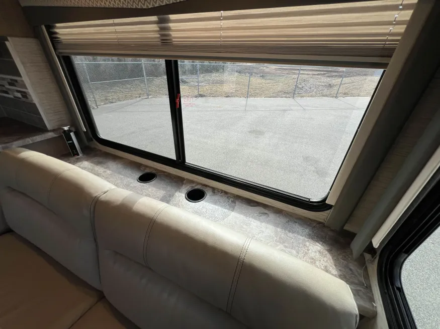 2022 Thor Four Winds 27R | Photo 19 of 37