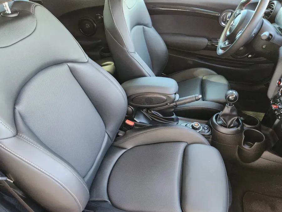 2021 Mini Cooper S | Photo 13 of 24