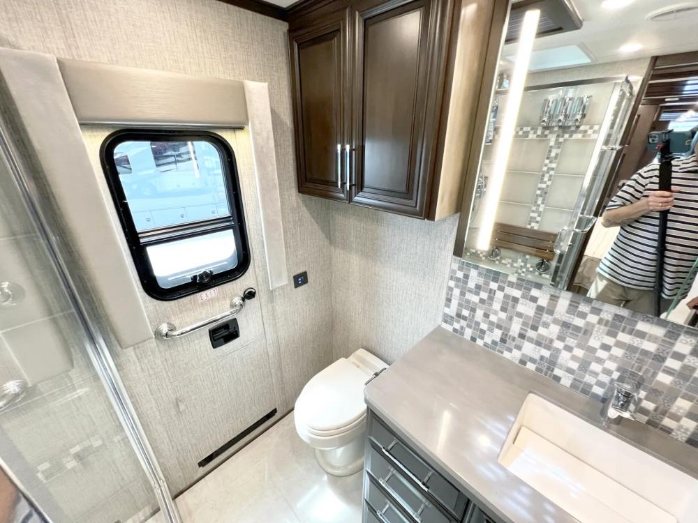 2023 Newmar Supreme Aire 4509 | Photo 21 of 37