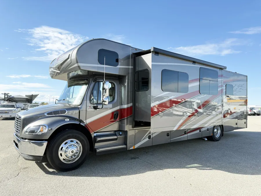 2022 Renegade Valencia 38RB | Photo 23 of 31