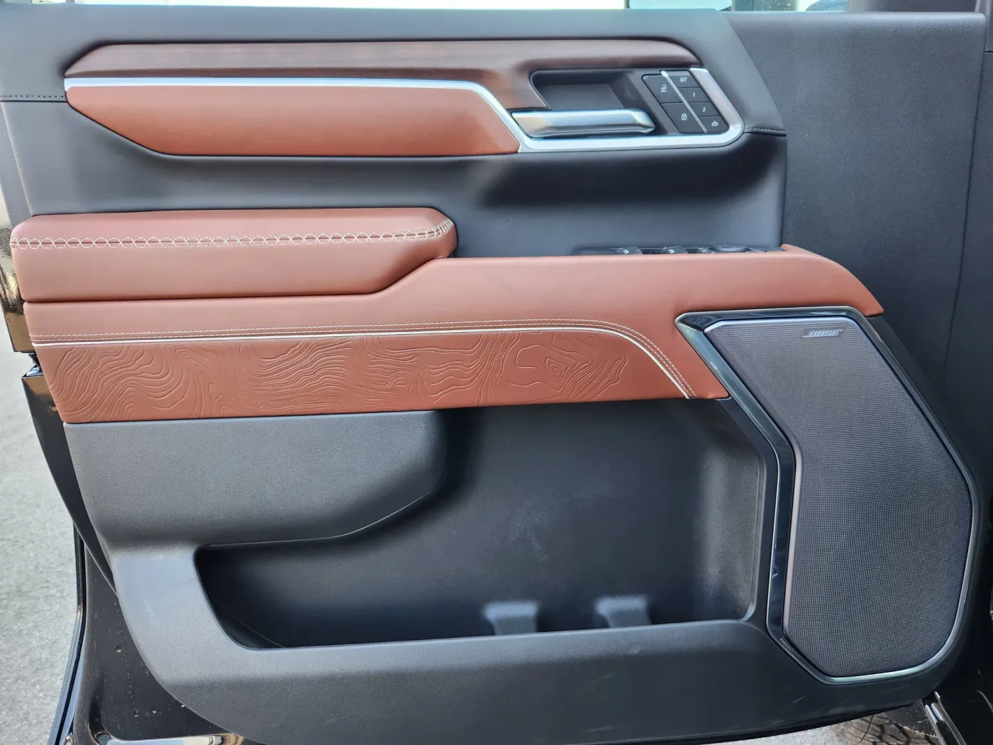 2025 GMC Sierra 2500HD Denali Ultimate | Photo 5 of 30