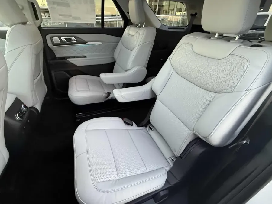 2026 Ford Explorer | Photo 21 of 25