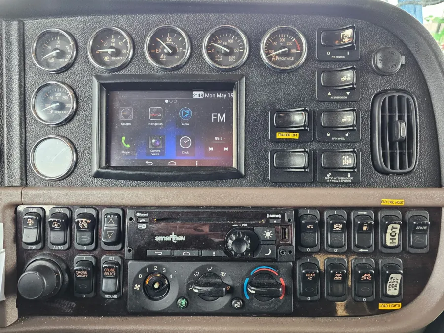 2019 Peterbilt 389 | Photo 15 of 24