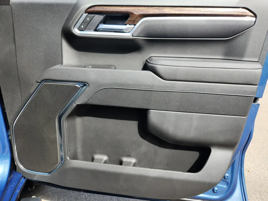 2025 GMC Sierra 1500 Elevation | Photo 17 of 29