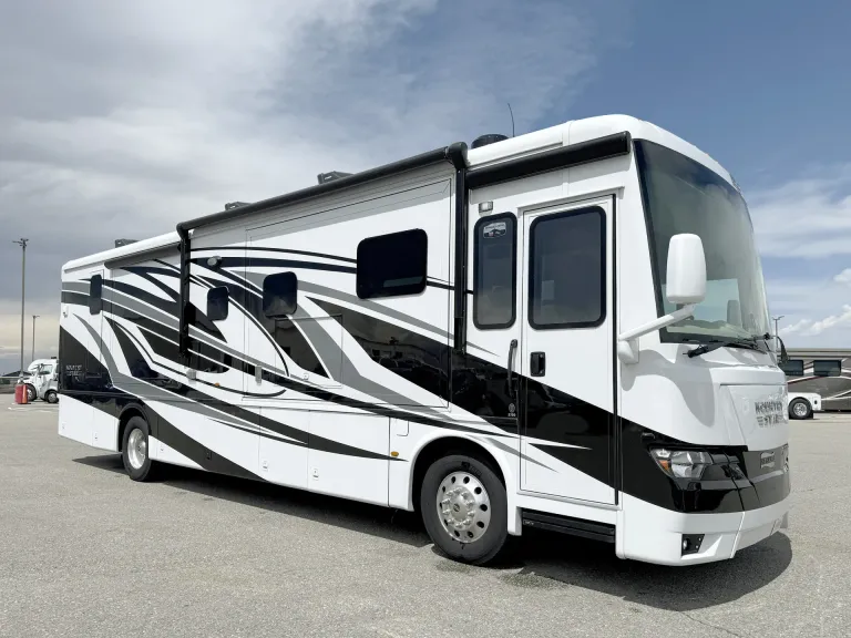 2023 Newmar Kountry Star 3709