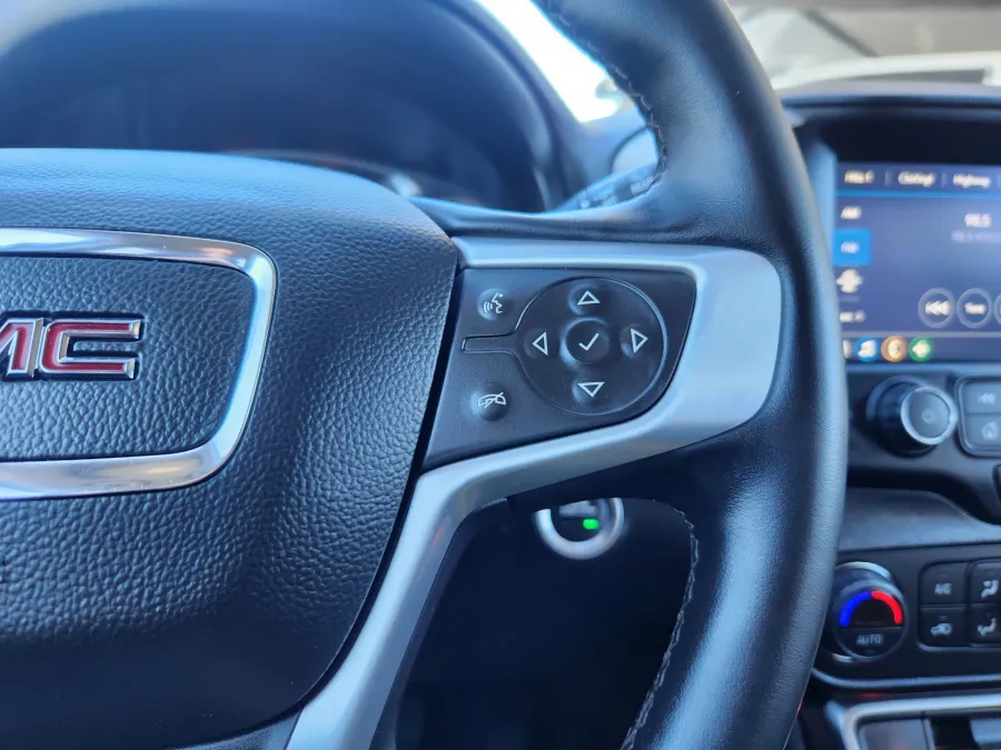2024 GMC Terrain SLT | Photo 23 of 28