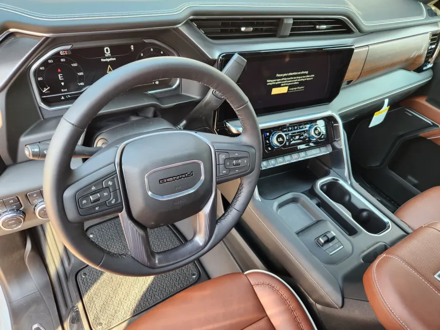 2025 GMC Sierra 3500HD Denali Ultimate | Photo 7 of 32