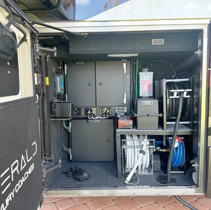 2023 Emerald Luxury Coaches Prevost H3-45 Triple Slide | Photo 38 of 41