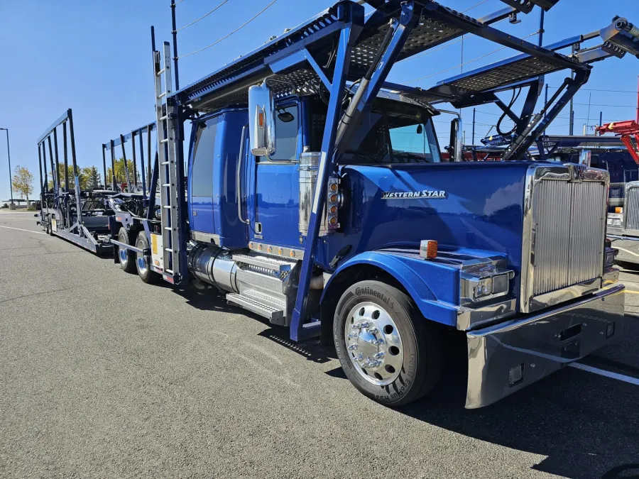 2020 Western Star 4900FA | Photo 2 of 14