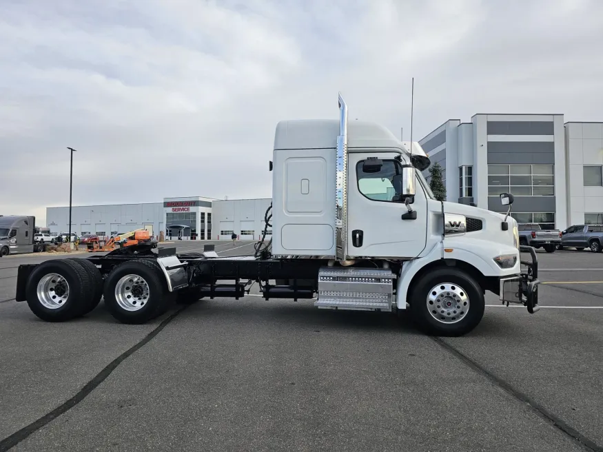 2025 Western Star 47X | Photo 4 of 22