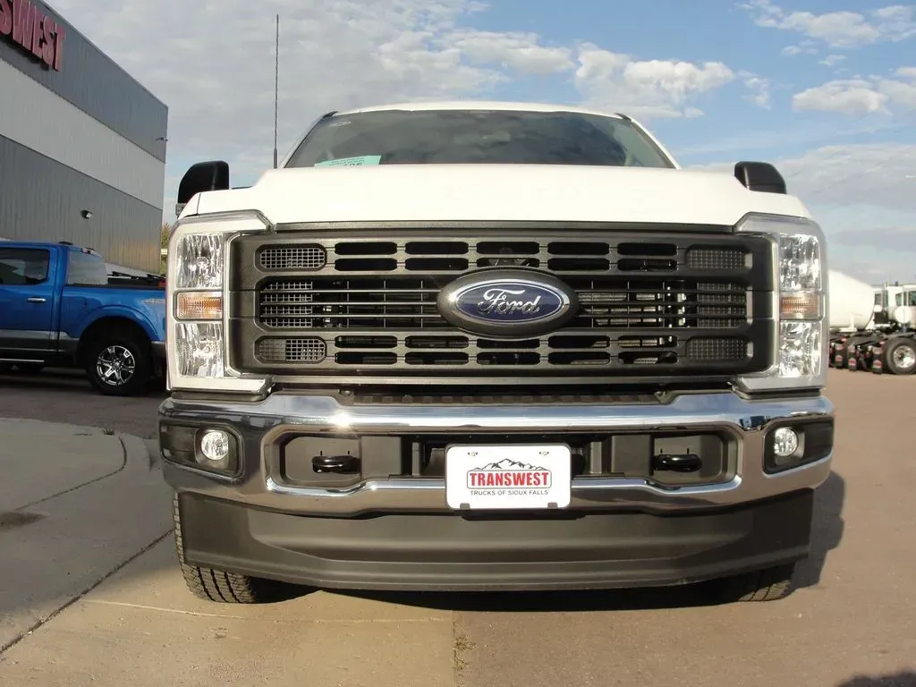 2026 Ford Super Duty F-350 XL | Photo 4 of 16