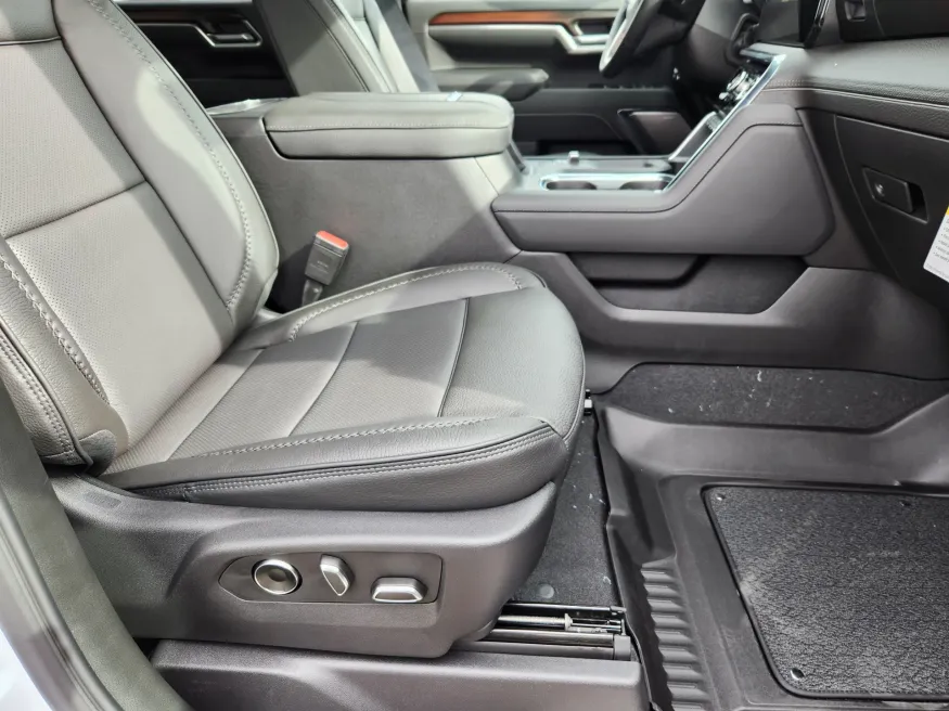 2026 GMC Sierra 3500HD Denali | Photo 17 of 31