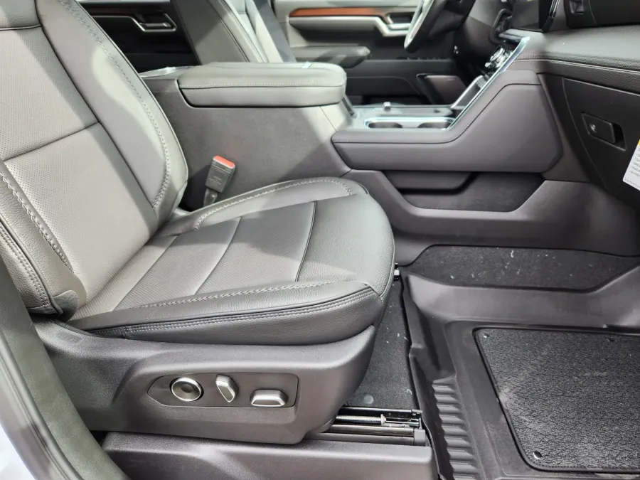 2026 GMC Sierra 3500HD Denali | Photo 17 of 31