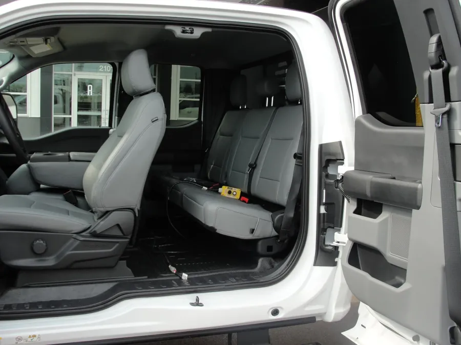 2025 Ford F-550 | Photo 15 of 17