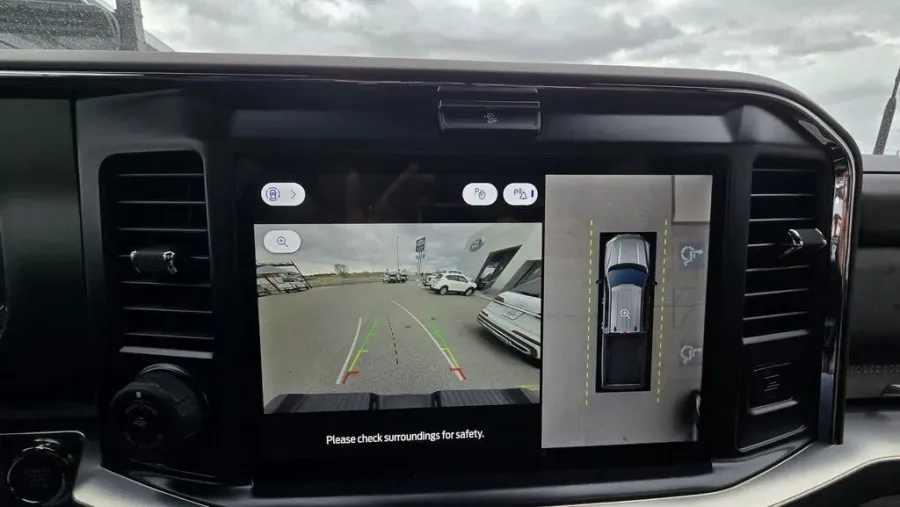 2026 Ford Super Duty F-250 | Photo 33 of 43